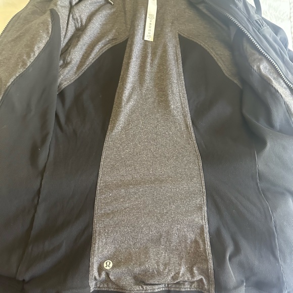 Lululemon black women’s hooded zip up - like new 6 - Picture 5 of 6